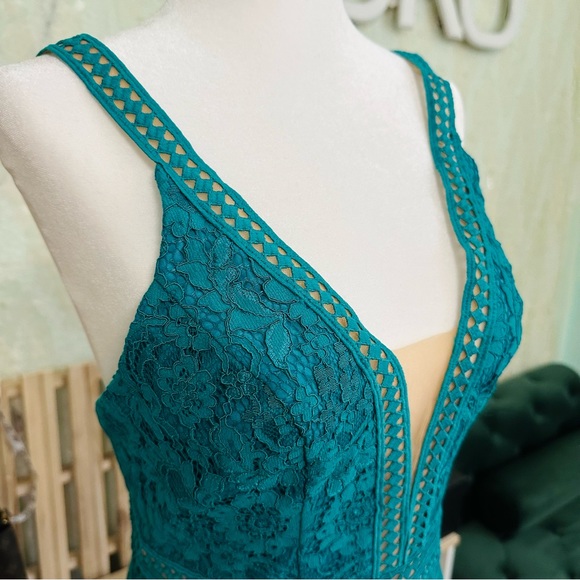 David bridal allover lace illusion plunge gown - jade missy sz 4 - Picture 3 of 16